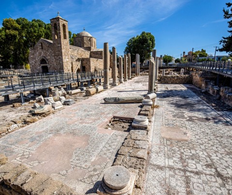 Large 3+1 with land plot ideal for investment close to the sea and golf in Cyprus