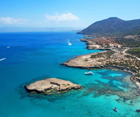 Large 3+1 with land plot ideal for investment close to the sea and golf in Cyprus