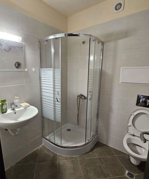 Студио за продажба в жилищна сграда с Акт 16 в град Банско