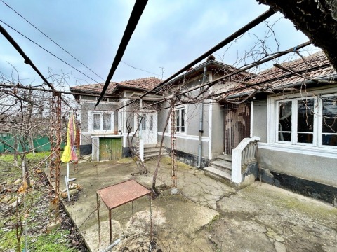 Partly renovated house for sale in Alexandria village