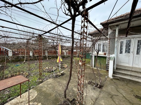 Partly renovated house for sale in Alexandria village