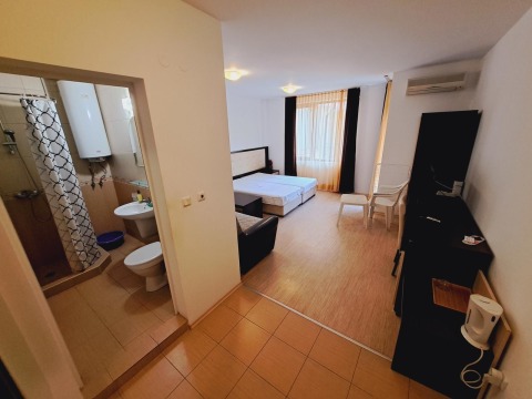 Building with 12 apartments for sale in Saint Vlas
