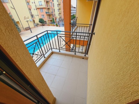 Building with 12 apartments for sale in Saint Vlas