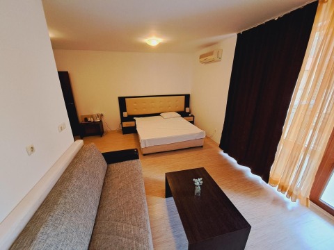 Building with 12 apartments for sale in Saint Vlas