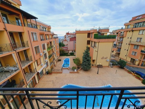 Building with 12 apartments for sale in Saint Vlas