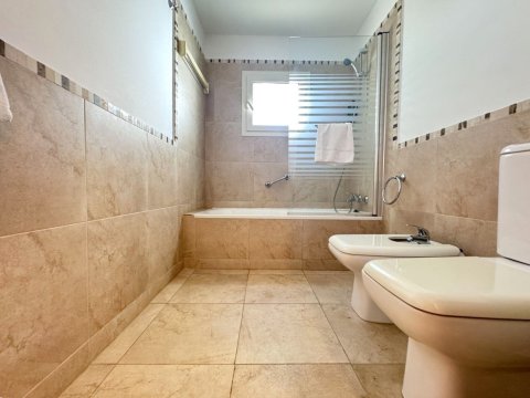 Апартамент тристаен 95 m², Манилва, Малага, Испания