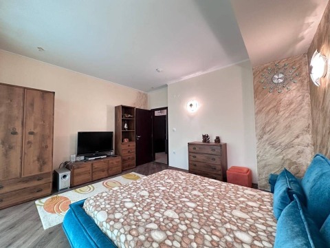 Three-room apartment in Babylon