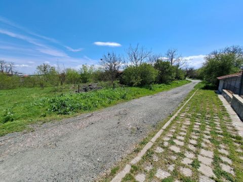 I am selling a plot of land at a bargain price in the village of Venets, Karnobat municipality, Burgas region