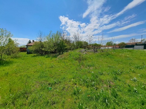 I am selling a plot of land at a bargain price in the village of Venets, Karnobat municipality, Burgas region