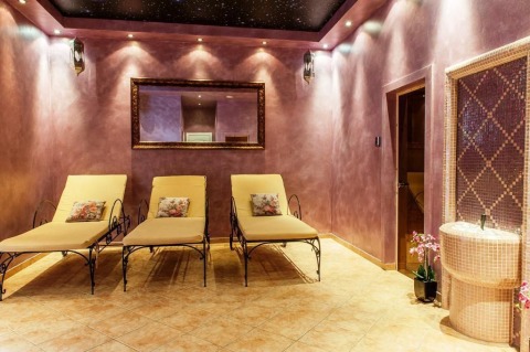 Three-room furnished apartment for year-round living with SPA and indoor pool