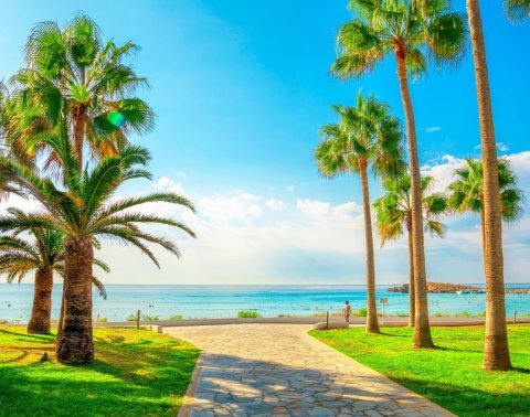 Investment three-bedroom apartment just 700 m from the sea in Limassol, sea view