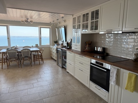 Flat 5 rooms 210 m², Nesebar, Sveti Vlas, Bulgaria