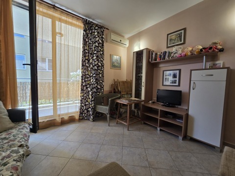 Апартамент тристаен 55 m², България