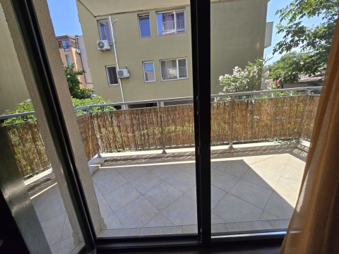 Апартамент тристаен 55 m², България