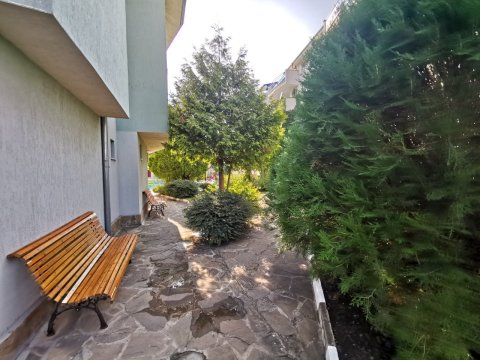 DISCOUNT!!! Two-bedroom apartment with two terraces and its own rose garden, 5 minutes from the beach in Sveti Vlas.