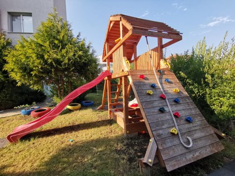 DISCOUNT!!! Two-bedroom apartment with two terraces and its own rose garden, 5 minutes from the beach in Sveti Vlas.