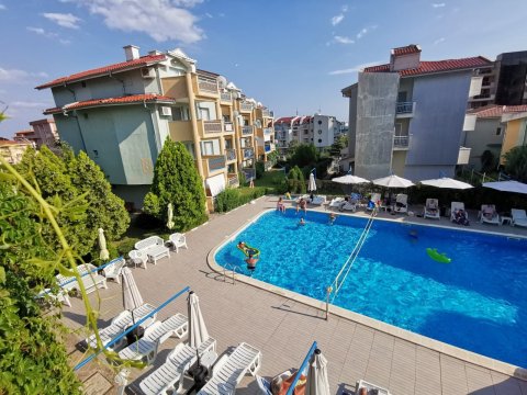 DISCOUNT!!! Two-bedroom apartment with two terraces and its own rose garden, 5 minutes from the beach in Sveti Vlas.