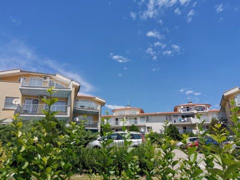 DISCOUNT!!! Two-bedroom apartment with two terraces and its own rose garden, 5 minutes from the beach in Sveti Vlas.