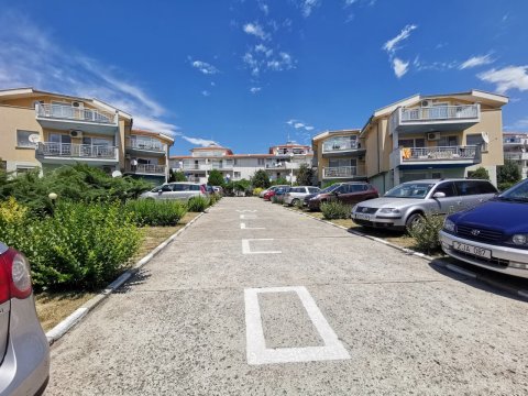 DISCOUNT!!! Two-bedroom apartment with two terraces and its own rose garden, 5 minutes from the beach in Sveti Vlas.