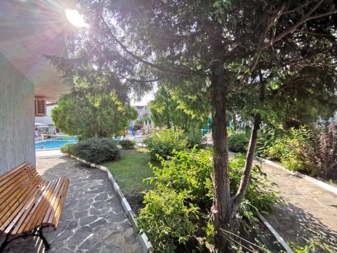 DISCOUNT!!! Two-bedroom apartment with two terraces and its own rose garden, 5 minutes from the beach in Sveti Vlas.