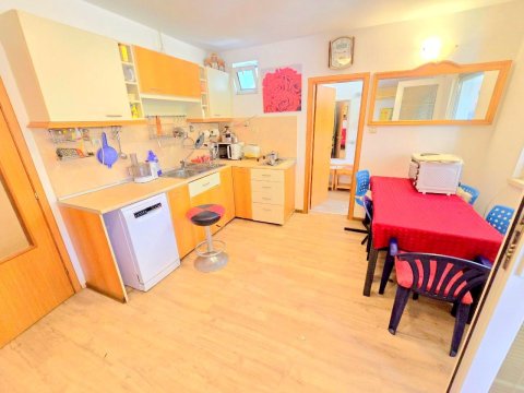 DISCOUNT!!! Two-bedroom apartment with two terraces and its own rose garden, 5 minutes from the beach in Sveti Vlas.