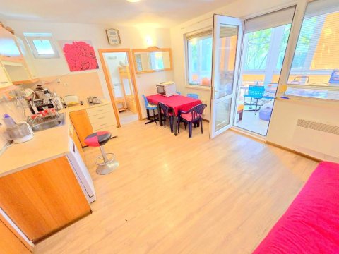 DISCOUNT!!! Two-bedroom apartment with two terraces and its own rose garden, 5 minutes from the beach in Sveti Vlas.