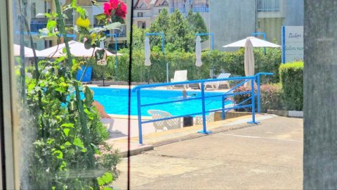 DISCOUNT!!! Two-bedroom apartment with two terraces and its own rose garden, 5 minutes from the beach in Sveti Vlas.