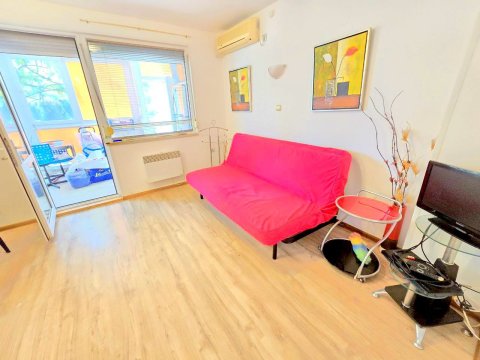 DISCOUNT!!! Two-bedroom apartment with two terraces and its own rose garden, 5 minutes from the beach in Sveti Vlas.