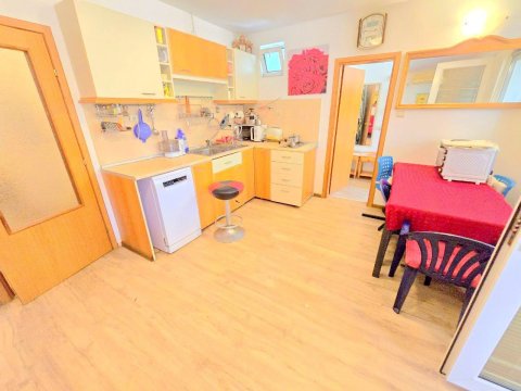 DISCOUNT!!! Two-bedroom apartment with two terraces and its own rose garden, 5 minutes from the beach in Sveti Vlas.
