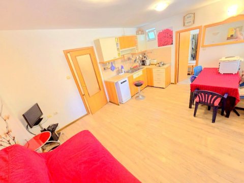DISCOUNT!!! Two-bedroom apartment with two terraces and its own rose garden, 5 minutes from the beach in Sveti Vlas.