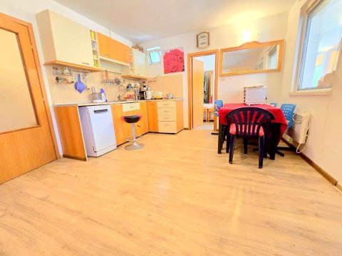 DISCOUNT!!! Two-bedroom apartment with two terraces and its own rose garden, 5 minutes from the beach in Sveti Vlas.