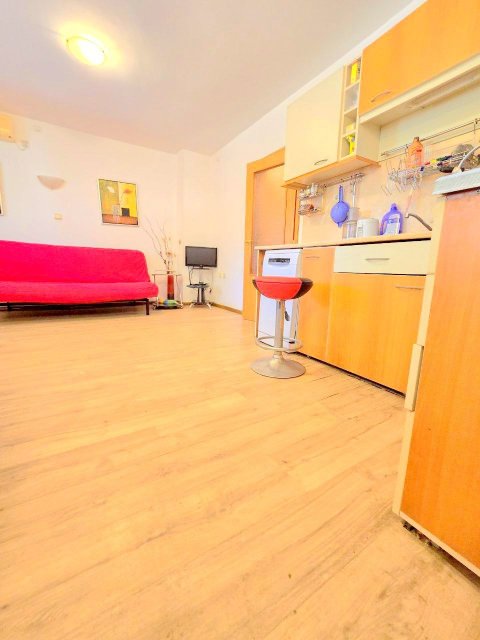 DISCOUNT!!! Two-bedroom apartment with two terraces and its own rose garden, 5 minutes from the beach in Sveti Vlas.
