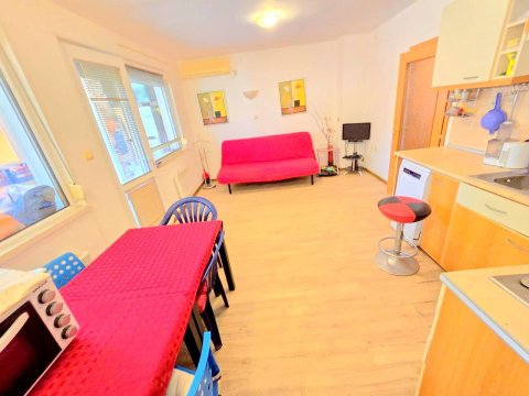 DISCOUNT!!! Two-bedroom apartment with two terraces and its own rose garden, 5 minutes from the beach in Sveti Vlas.