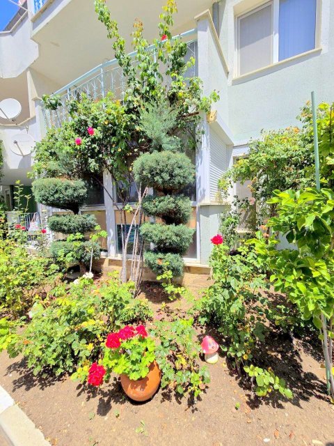 DISCOUNT!!! Two-bedroom apartment with two terraces and its own rose garden, 5 minutes from the beach in Sveti Vlas.
