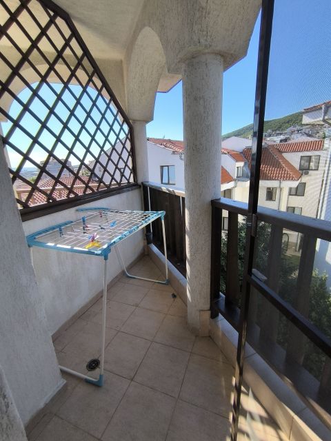 Three-bedroom apartment with panoramic sea view