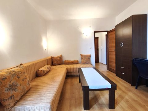 One-bedroom apartment in Amadeus 5 complex with low fee