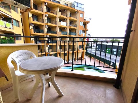 One-bedroom apartment in Amadeus 5 complex with low fee