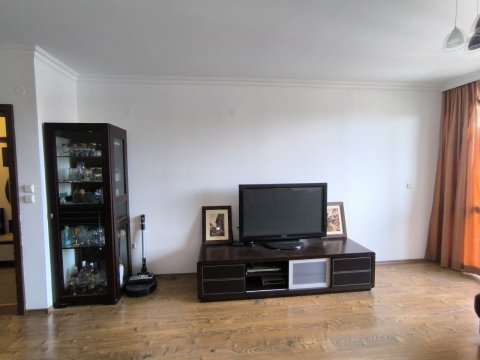 Three-room apartment with sea view