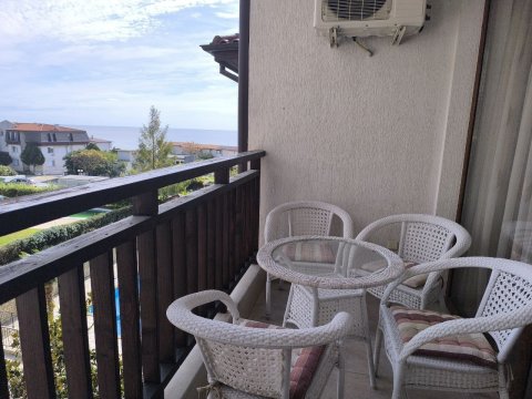 Three-room apartment with sea view