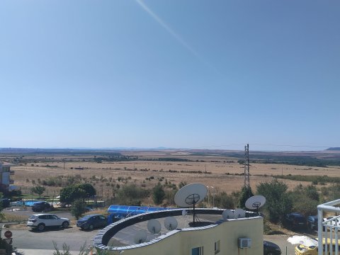 Двухкомнатная квартира в комплексе Сансет Кошарица — уют, спокойствие и удобство