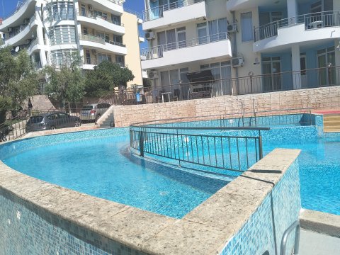 Двухкомнатная квартира в комплексе Сансет Кошарица — уют, спокойствие и удобство