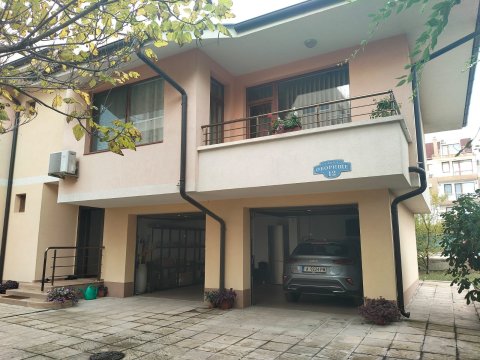 Къща 4 спални + кухня 268 m², с.Равда, България