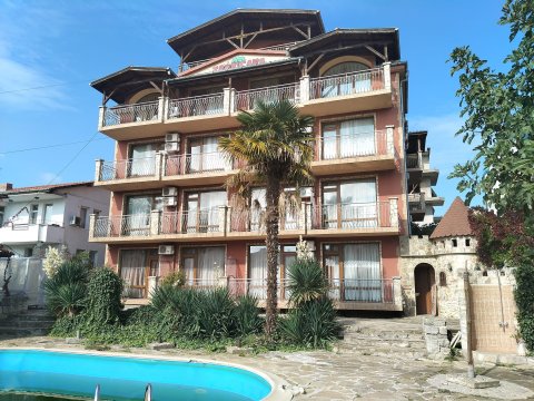 Хотел/Ресторант 1000 m², с.Равда, България