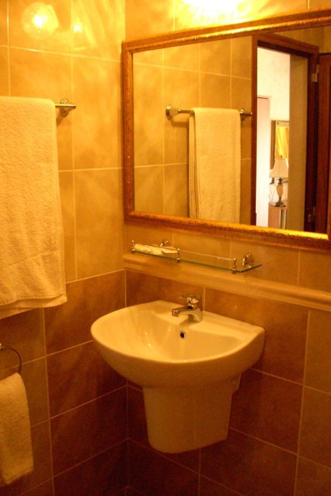 Хотел/Ресторант 1000 m², с.Равда, България