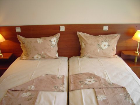 Хотел/Ресторант 1000 m², с.Равда, България