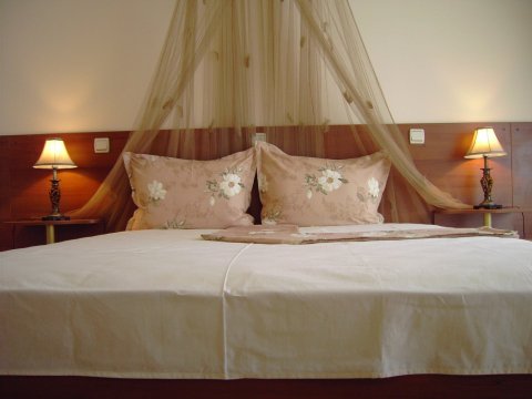 Хотел/Ресторант 1000 m², с.Равда, България