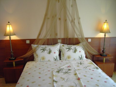 Хотел/Ресторант 1000 m², с.Равда, България