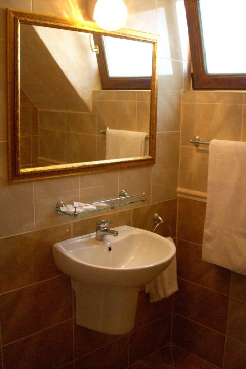 Хотел/Ресторант 1000 m², с.Равда, България