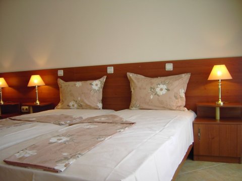 Хотел/Ресторант 1000 m², с.Равда, България