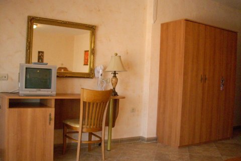 Хотел/Ресторант 1000 m², с.Равда, България